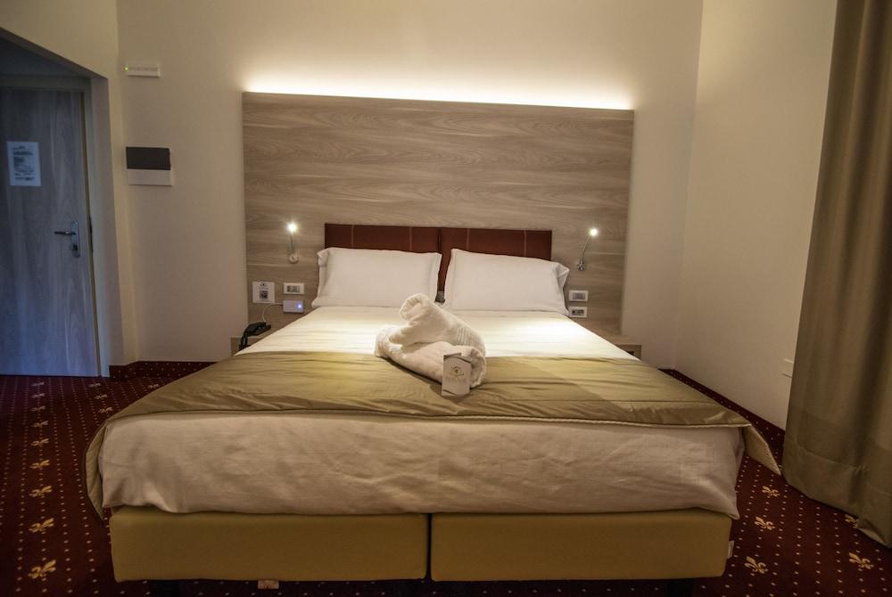 סקנדיצ'י Hotel Perlage Florence מראה חיצוני תמונה